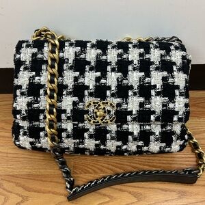 chanel 19 tweed ecru large